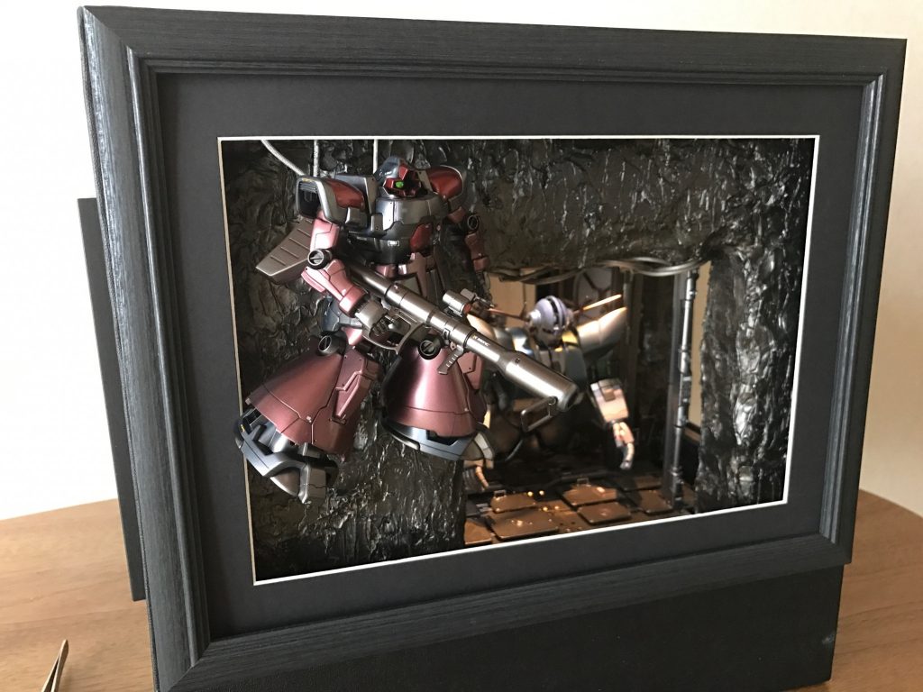 反対側はこんな感じに。もはや収まってません。😭