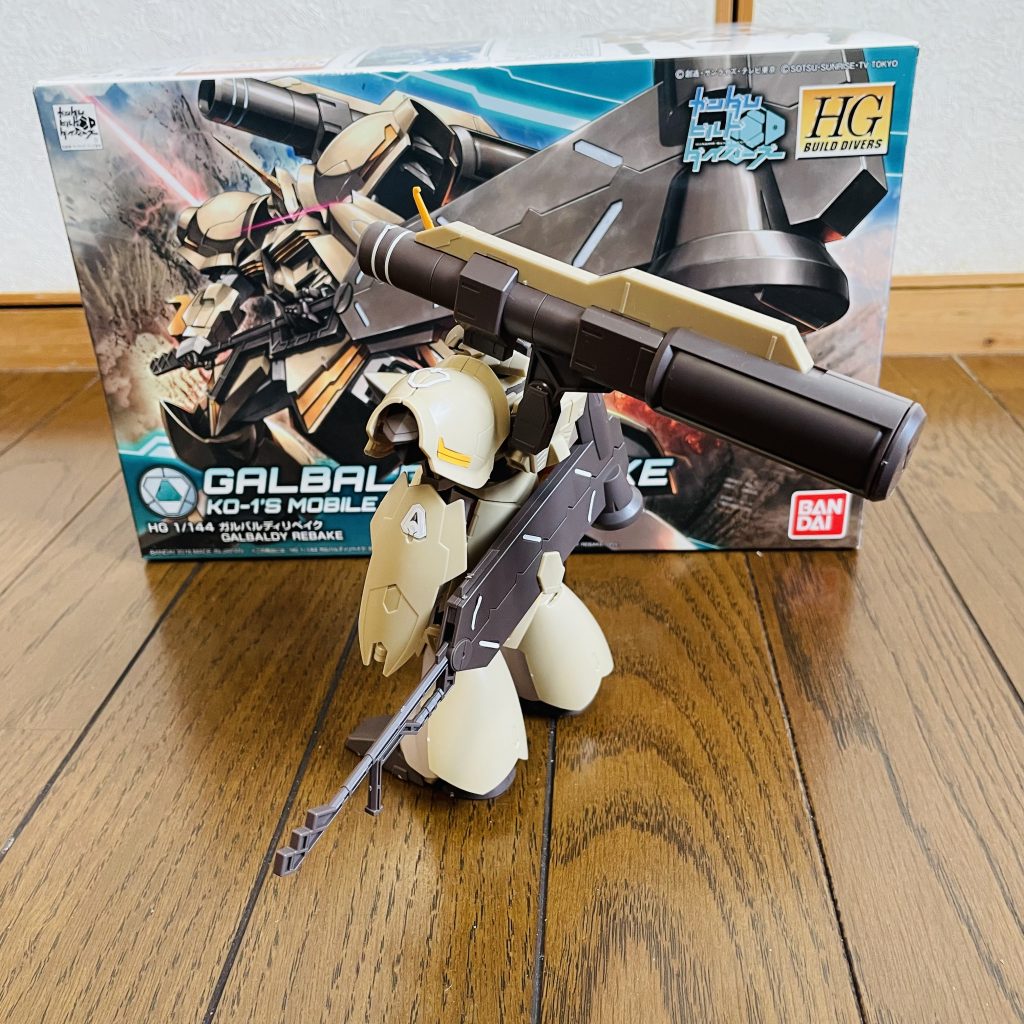 ウエポンを背中に持たせた姿がこちら♪カッコよくて凛々しいです!!