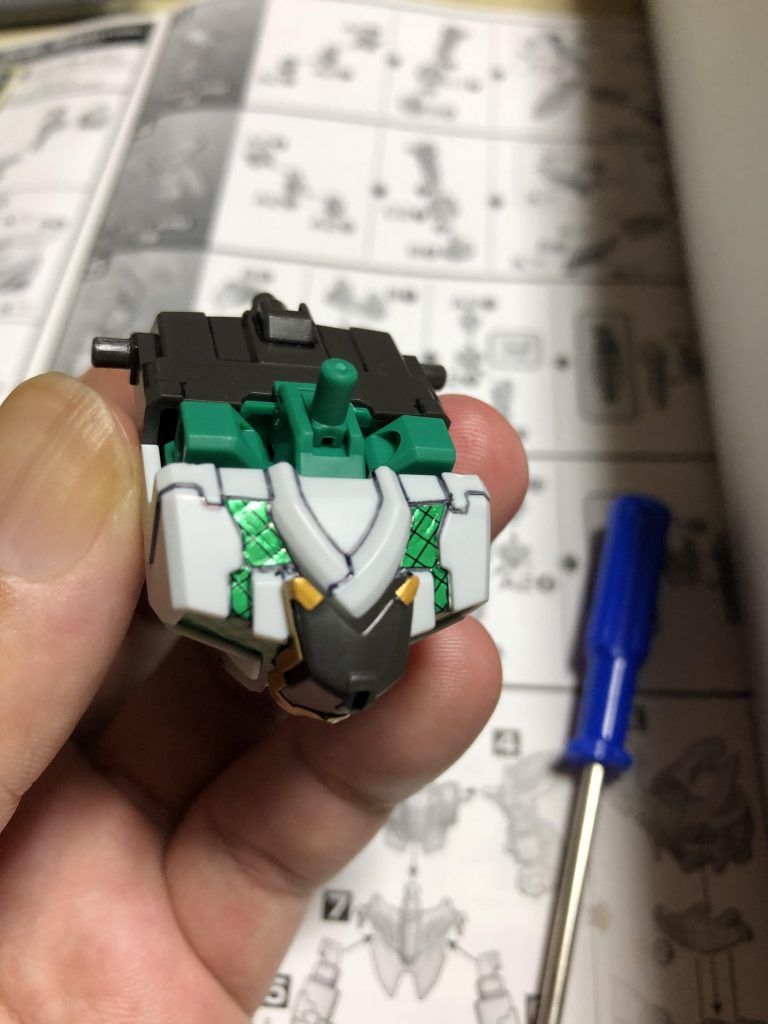 ちゃんと着物の襟が右前(右から先に羽織る)になってて、ちゃんとしてるなと…この頃はまだガンダムマーカー導入前だったのでステッカーですが、良い仕事してます…