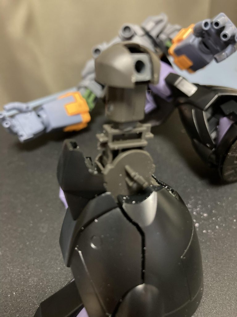 太腿のポリキャップを長い物に交換して延長しました