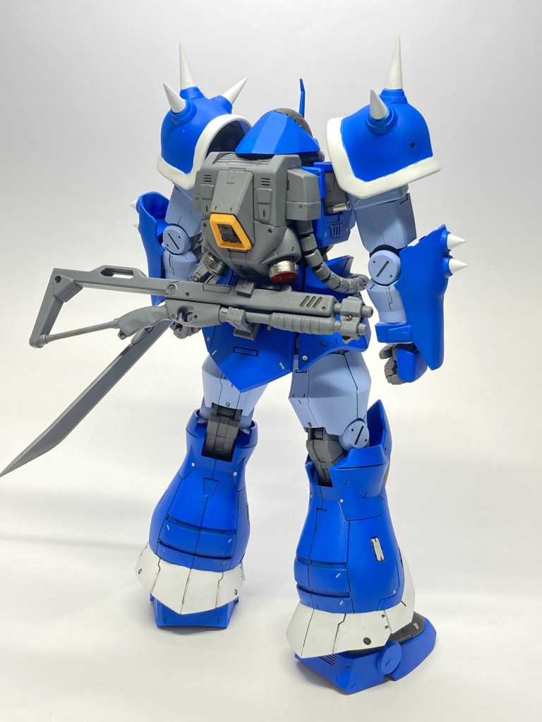 バックパックはイフリートシュナイドから、ショットガンはケンプファーからぶんどってきましたあと肩はジョニーライデン高機動型ザクとマツナガザクの肩を使いました。腕のやつはほぼパテです hgのイフリート頼むから再販してけろ〜 (:3[____]