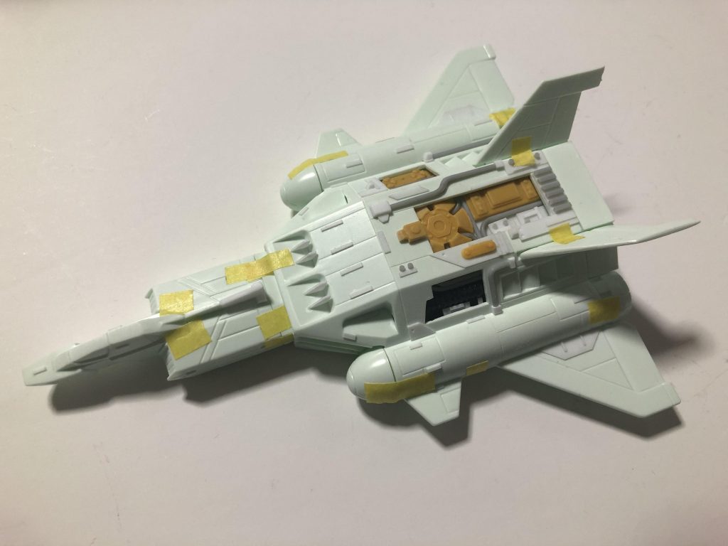 制作途中　部分的にくり抜いてメカが露出するようにしてあります