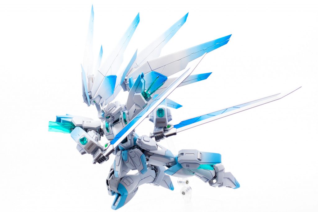 バインダーにはバラエーナに代わり二対の実体剣、アイシクルツインブレイドを搭載。