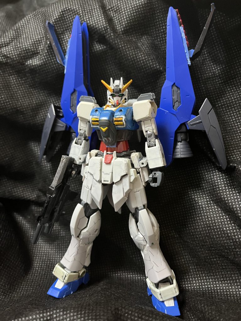 この機体は、RX-78GP04Gガーベラと同時期に設計されていた機体で、ガンダム開発計画から外された後、AE社内にデータが放置されていました。そしてグリプス戦役時、新技術を応用しつつ製造されたのがこのGP05A アキレギア。という設定です。