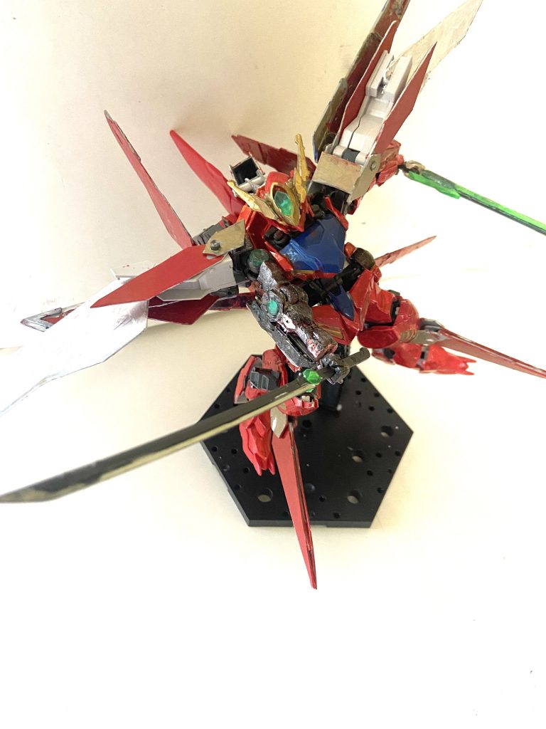 GN太刀双刀文字通り二刀流になったGN太刀これまで同様粒子の斬撃を飛ばす機能を持っており同時に放つあるいは時間差で別々に放つなどの工夫が可能となった。