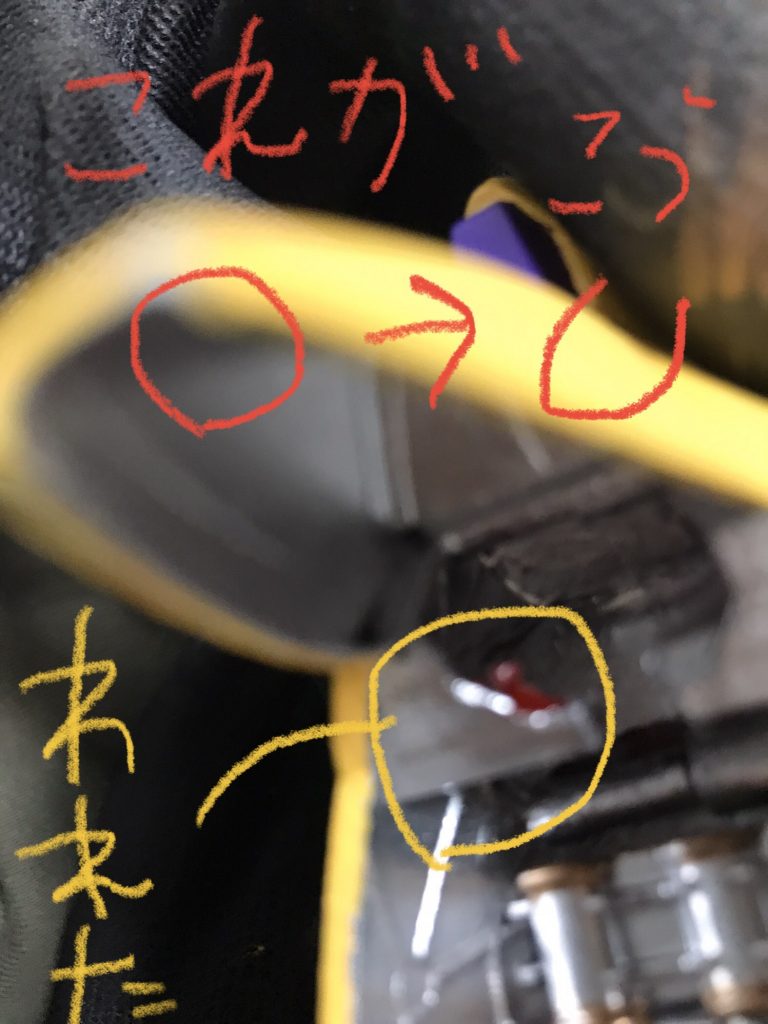 事件の場所。ポリキャップ保持部が足組み中に割れて、○からCに割れました。パテを用いて補修して自立と駆動に問題ない程度に応急処置…原因は、塗料の厚塗りによるものでした。