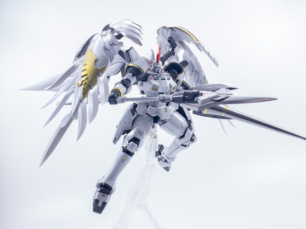 ウイングだけでもかなりのボリュームですが、ヒートランスやハルバードなどの新規武装も付属し、かなり満足度の高いキットでした。