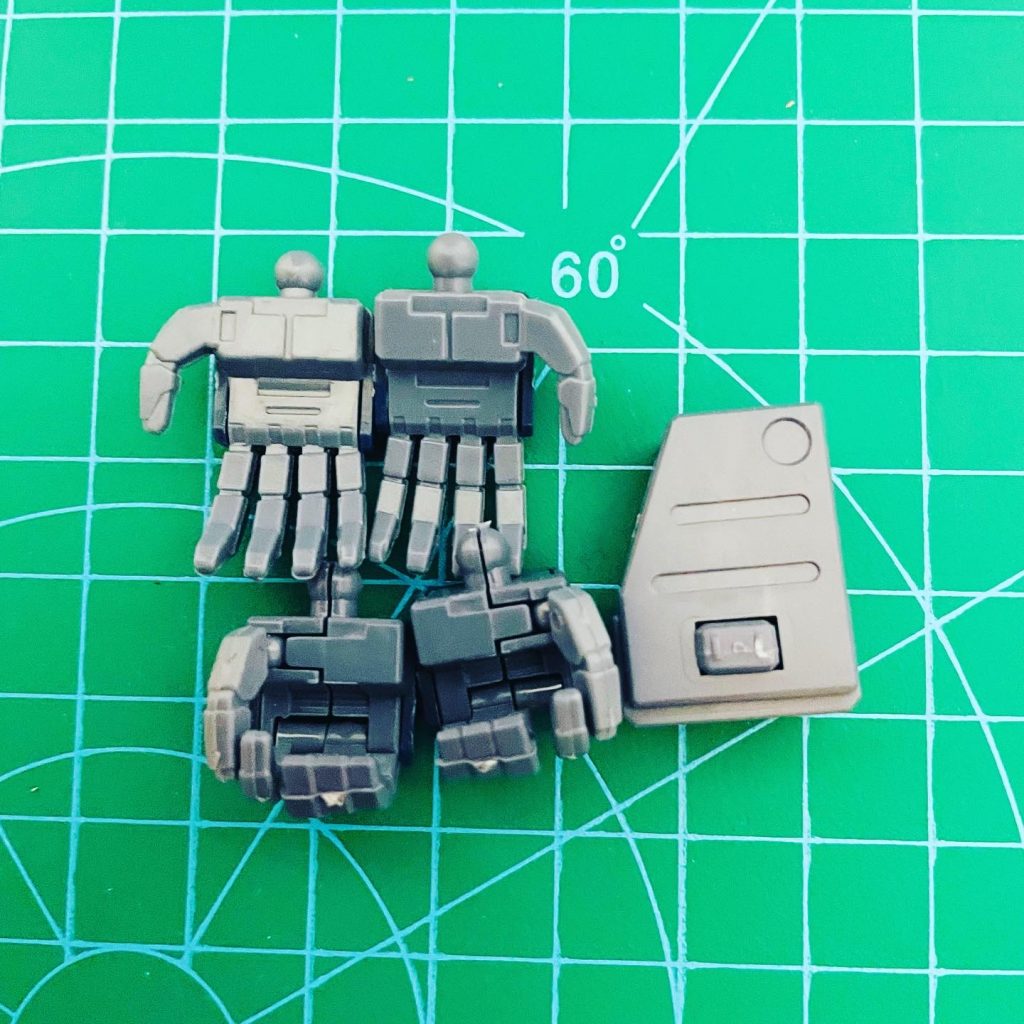 今回の制作で今のところ不使用のこちらのパーツ達〜♪せっかくなんでこの後、一緒に塗装してしまおうかと思います。