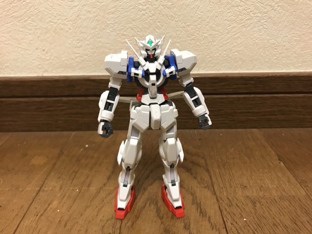 性能DG細胞を使用しており、全体的なスペックではデスティニーインパルスガンダムをも上回るとされている。アンリミテッドエンジン本機の動力源となる永久機関。核エンジンに匹敵する膨大なエネルギー生産量を誇る。攻撃能力両腕部と両脚部には、高エネルギー収束機器が内蔵されており、武器を使用せずとも高い攻撃力を発揮でき、通常のパンチとキックだけでもPS装甲やナノラミネートアーマーすらも粉砕する。機動力・スピード装甲は徹底的な軽量化が行われ、さらに大気圏内での飛行を可能にする優れた推進力も備わっている事もあって、機動力と運動性は非常に高い。防御力・耐久性本機の装甲全体には、特殊な粒子コーティングが施されている為、防御力と耐久性が高く、ビームライフル程度では傷一つ付かない。ただし、DG細胞を使用した副作用として、本機へのダメージがパイロットにも伝わる欠点がある為、高出力ビームに対する防御などには、後述のアストレアケープマントが必要となる。アストレアケープマント背部に装着された着脱可能な専用マント。特殊コーティングが施されており、陽電子砲すら防ぐほどの驚異的な防御力が備わっている。