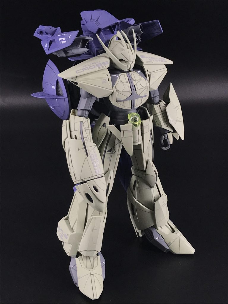 改造としては、頭にターンXの触覚パーツを移植。右腕にターンXの溶断破砕マニュピレーターを移植。腰前にターンXのフロントアーマーを移植。肩はフラットのパーツを追加左腕にウォドムポッドのパーツを追加脚はウォドムポッドとフラットのパーツを追加など行ってます。