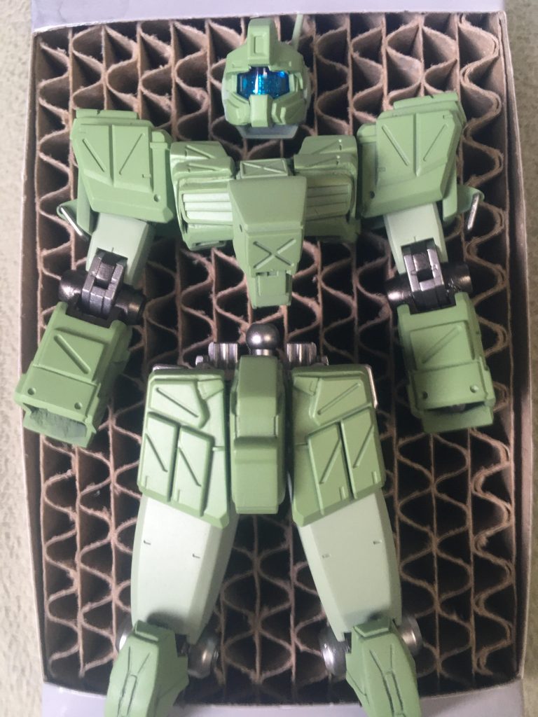 蓋の色見て塗料を色々買ったは良いものの、実際に吹いて乾いてみて「こりゃ当てにならん」と悟った(笑)ので…、