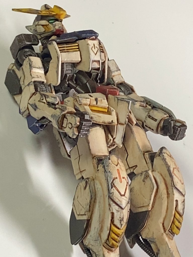 クリアを吹いた後にダメージ表現とチッピングしてコートして完成