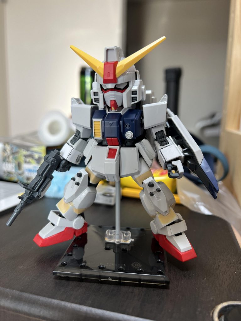 シールドのマグネット化・腕のボリュームアップとマグネットの仕込み・足のディテール修復を行いました