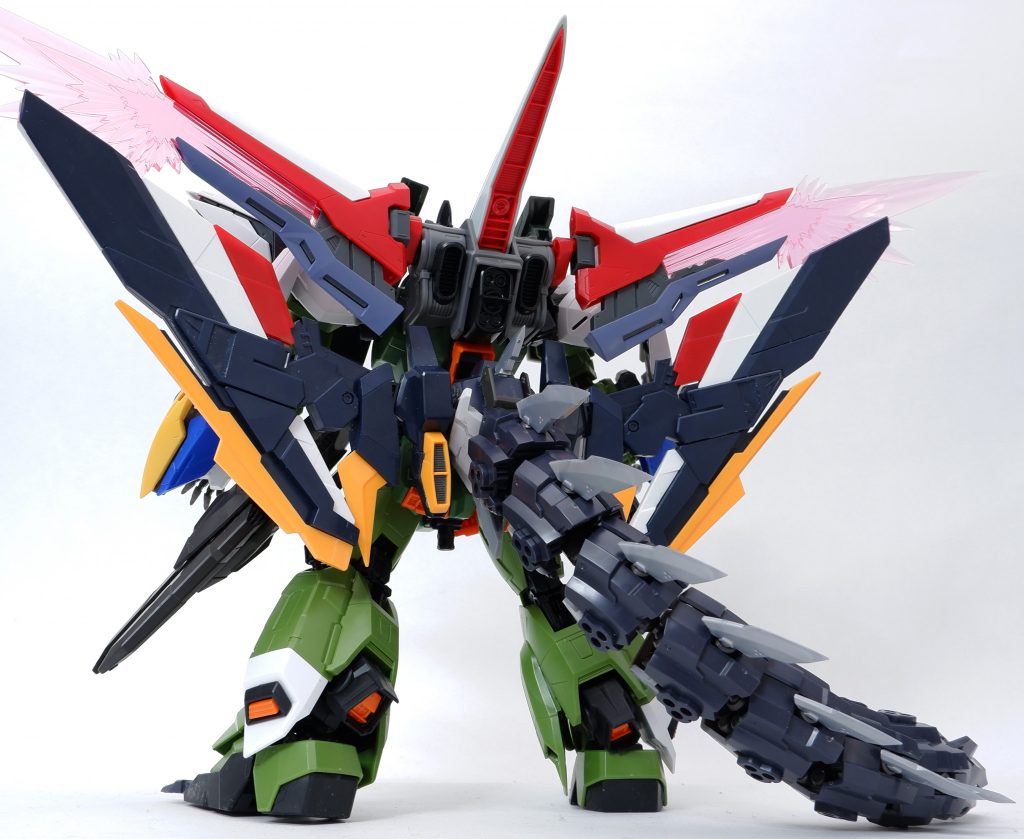 ▲背面。尻尾はコトブキヤのデモニックアームを2箱分連結させています。翼は背中と腰の2点で接続を安定させています。つまり胴体は全くひねることができません。