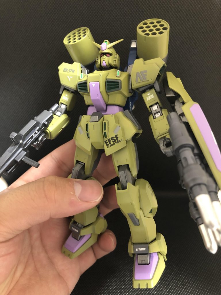 デカールを最初貼りまくったらうるさくなったので、静かめにしました