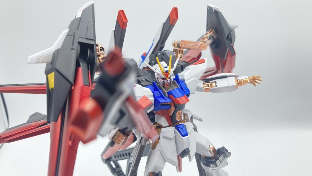 武装はアメイジングストライクフリーダムのライフルを改修した