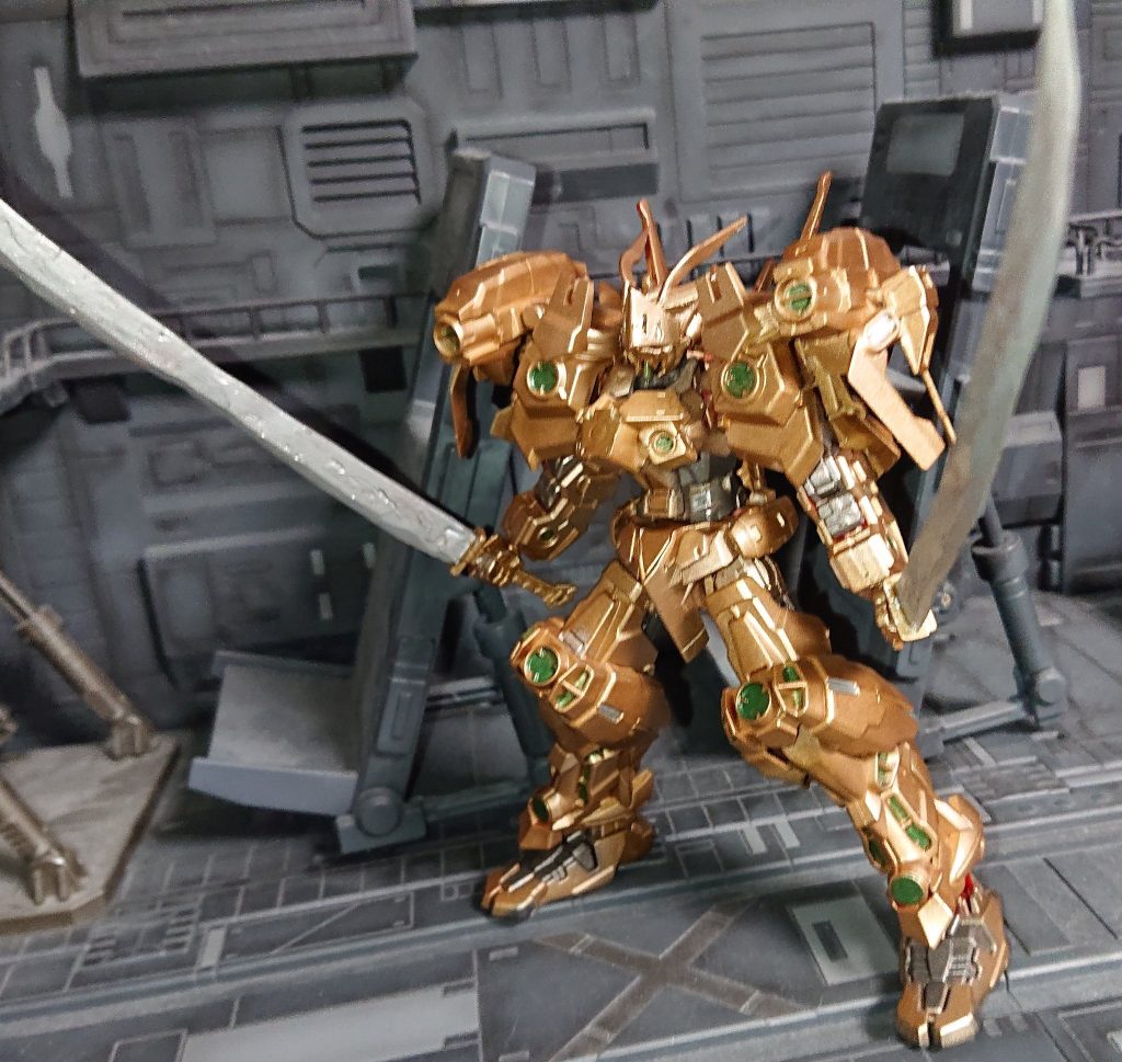 30MMのOPで肩と胸部装甲追加　頭は西洋騎士風バイザー追加刀は刀身をランナーアイロン加工　 