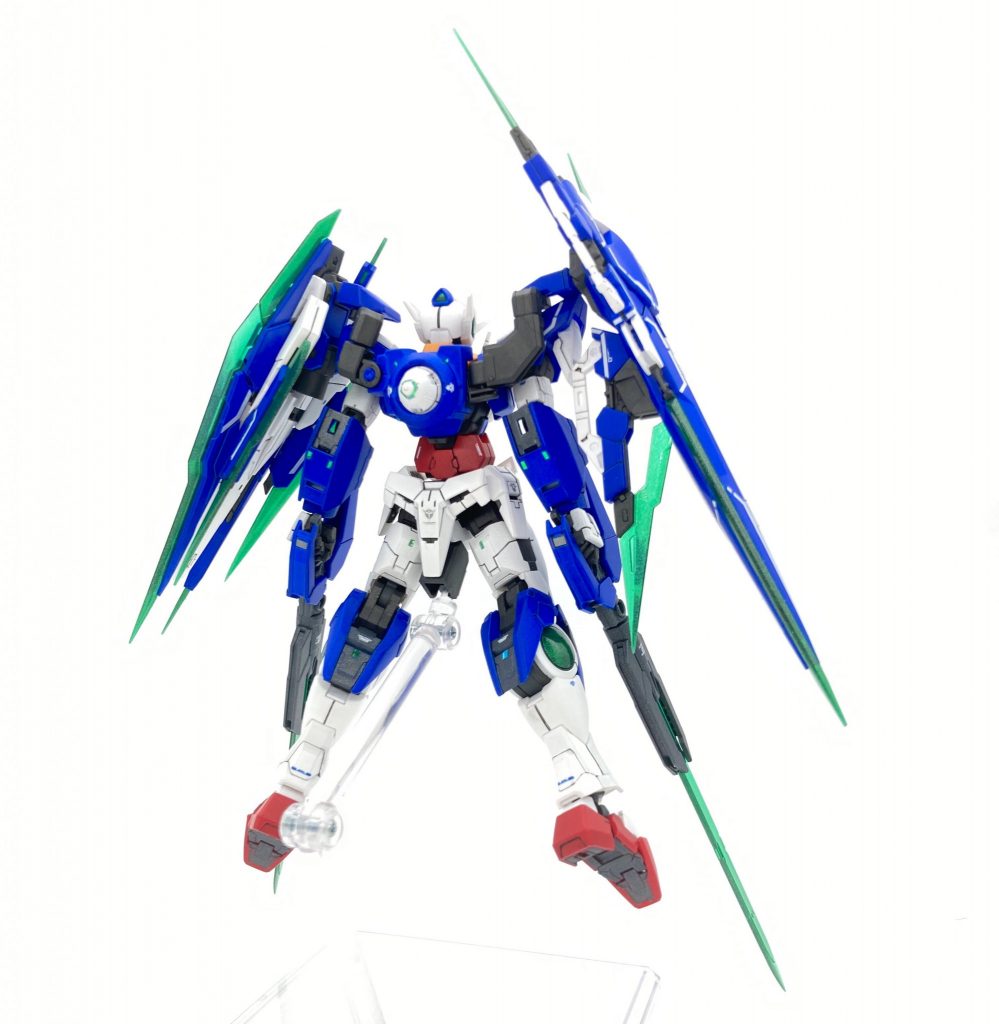 小改造点としてコックピットカバーをシアクアンタの物に変更、GNソードVを追加してます。