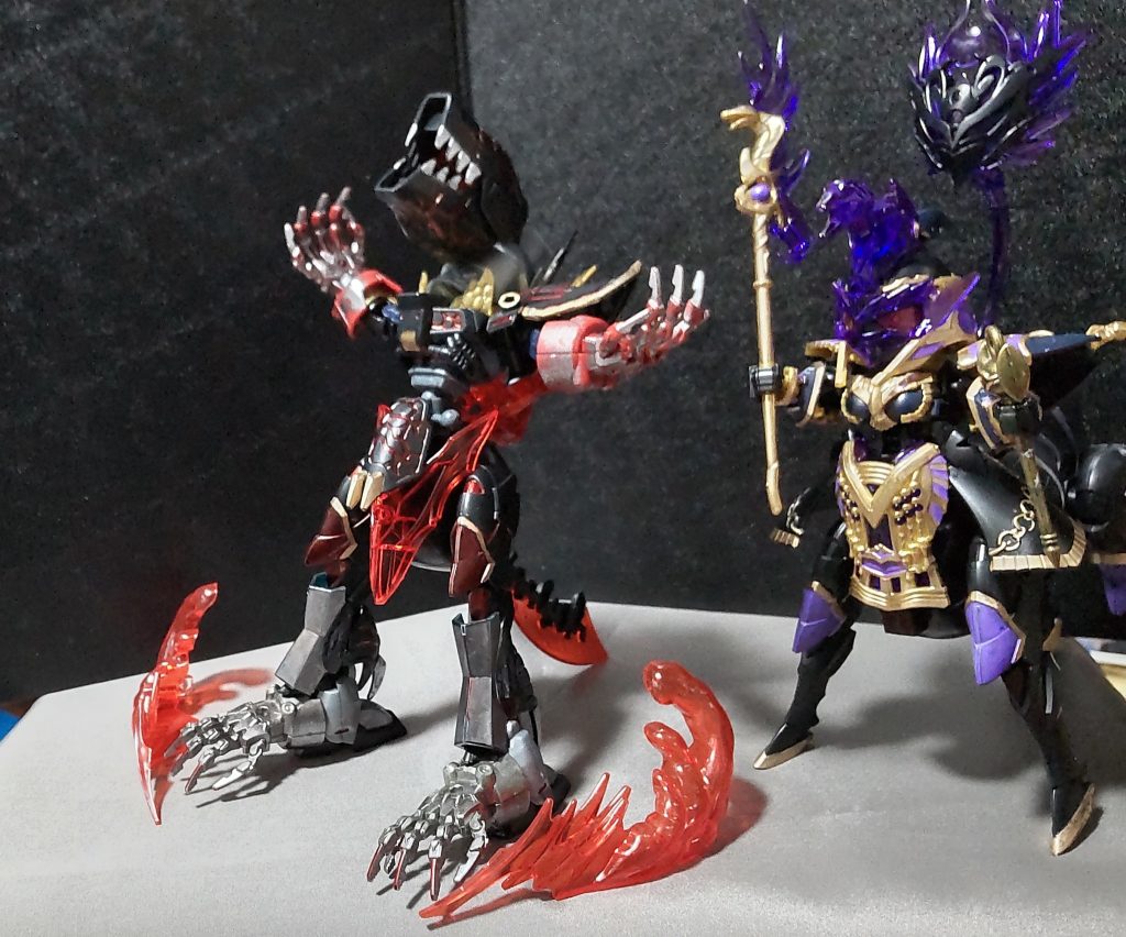 クレオパトラキュベレイにより、冥府より召喚される董卓プロヴィデンス。「ウオオオォォォ！！！！孫堅ッッッ！！！貴様のせいでェェェ！！！殺してやるぞ！！」孫堅によって討たれた事で地獄に落とされ、更に煉獄送りにされ事で、孫堅に対する凄まじい憎しみを持った事により以前とは違った異様な姿へと変貌しています。