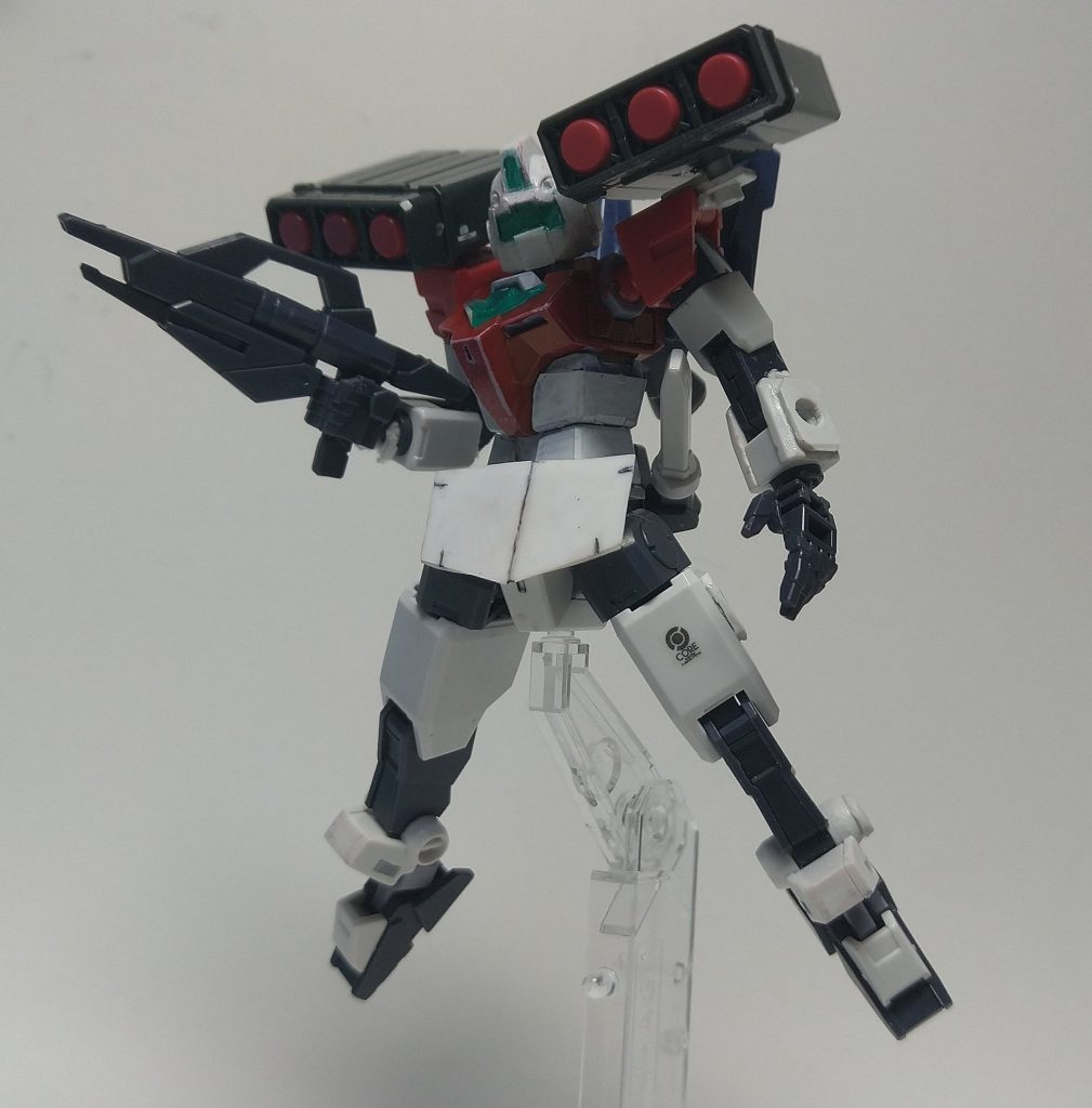 カスタム1　コアジムⅢ肩のハードポイントにミサイルポッドを装備したコアジム。武装コアスプレーガンコアサーベルミサイルポッド 