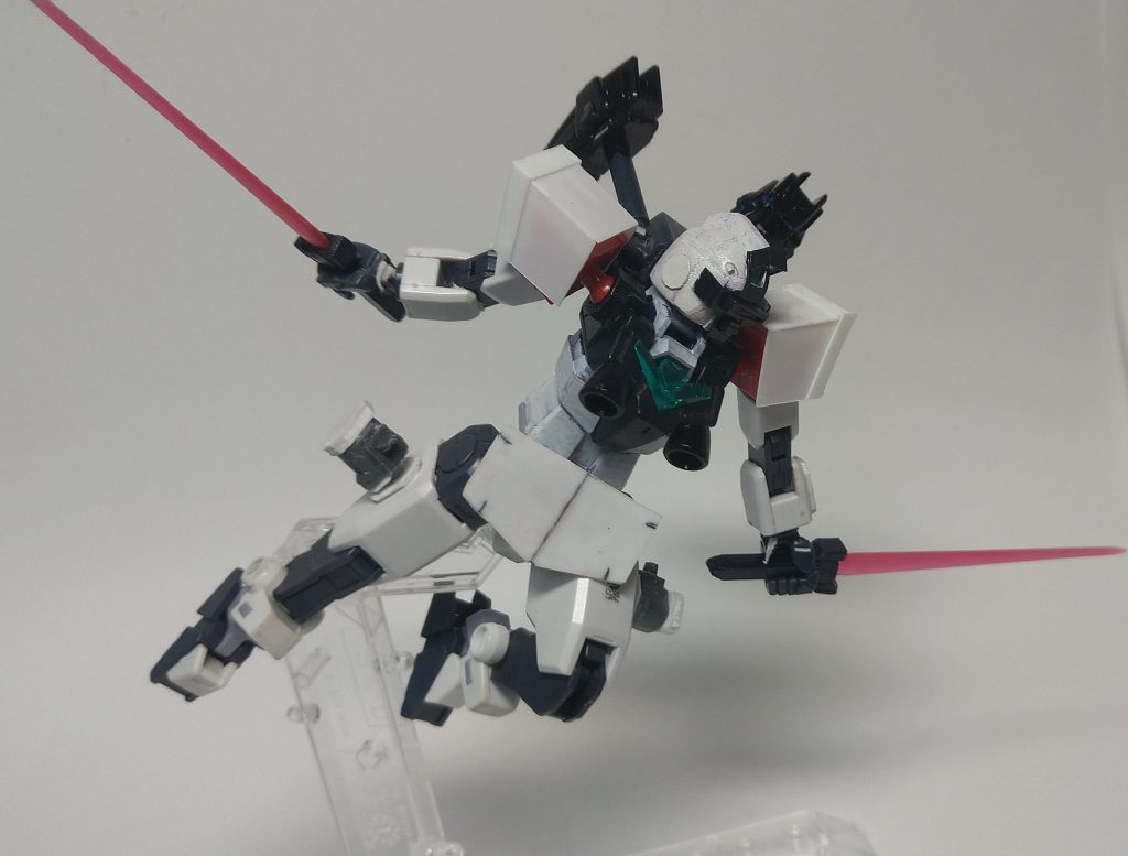 カスタム7　コアジムナイトシーカー大推力バックパックやビームダガーを装備したコアジム。ステルス性能を持つ。武装コアスプレーガンビームダガーコアサーベルシールド