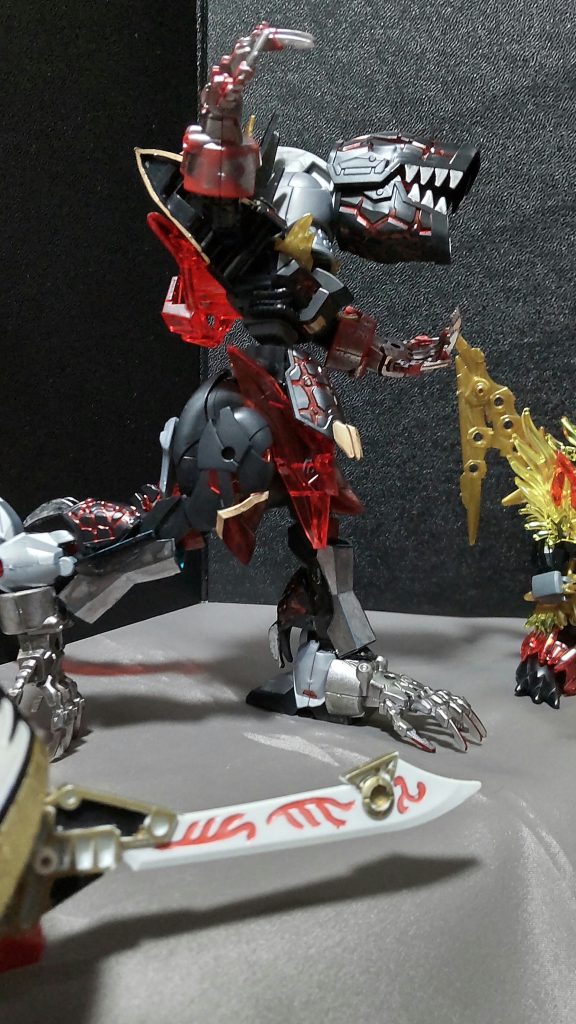 ？？「待ていっ！！」董卓「何者だ、貴様……名を名乗れい！」