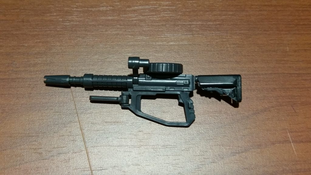 ザクマシンガン。ストックは、リトルアーモリーのMk18だったかのを移植。同シリーズは、1/144と、割と近いサイズなので、流用が便利。