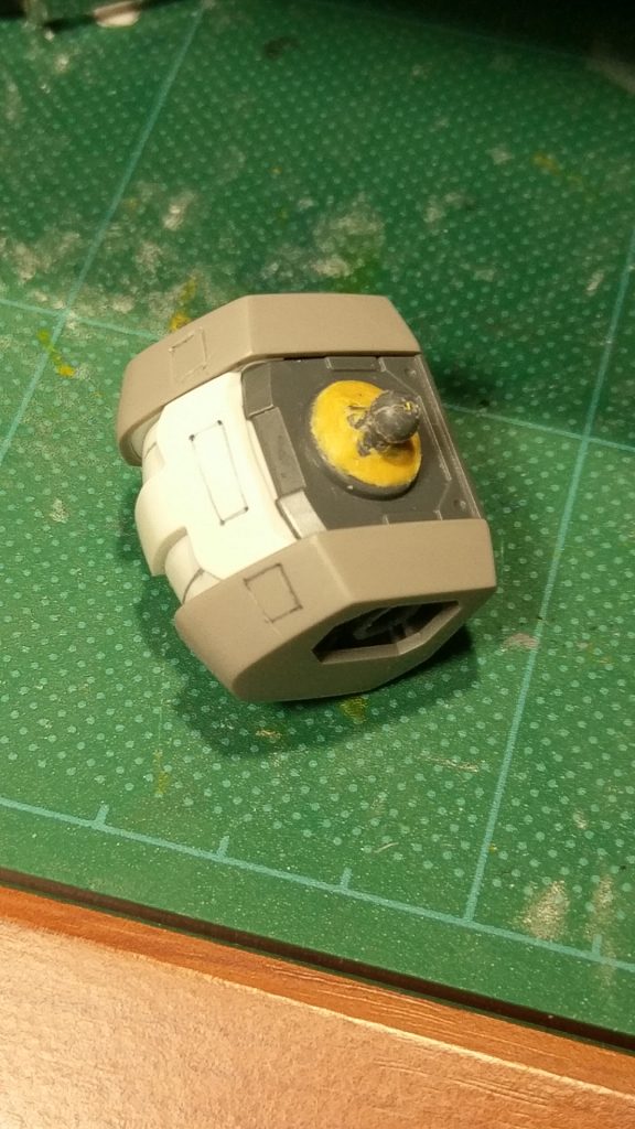 この頃のキット定番(らしい)首延長。当初、1mmくらい延長したら、逆に上げ過ぎだったので、削って処理。