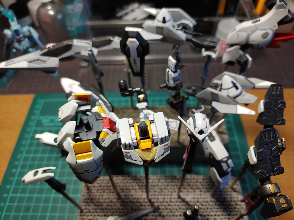 塗装は全て筆塗りで対応しました。イエローだけガンダムマーカーエアブラシを使用。