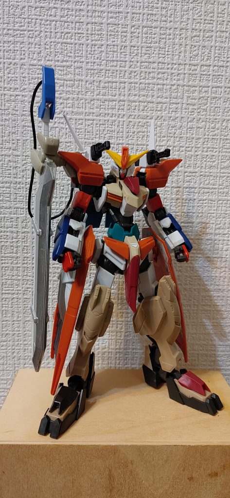 ほぼ塗装前の状態。どことなく、制作過程の1枚目と2枚目では胴体が短くバランスが悪く見えたため、シアクアンタの胴体を加工して腰周りの延長を行いスタイルの改善を図りました。