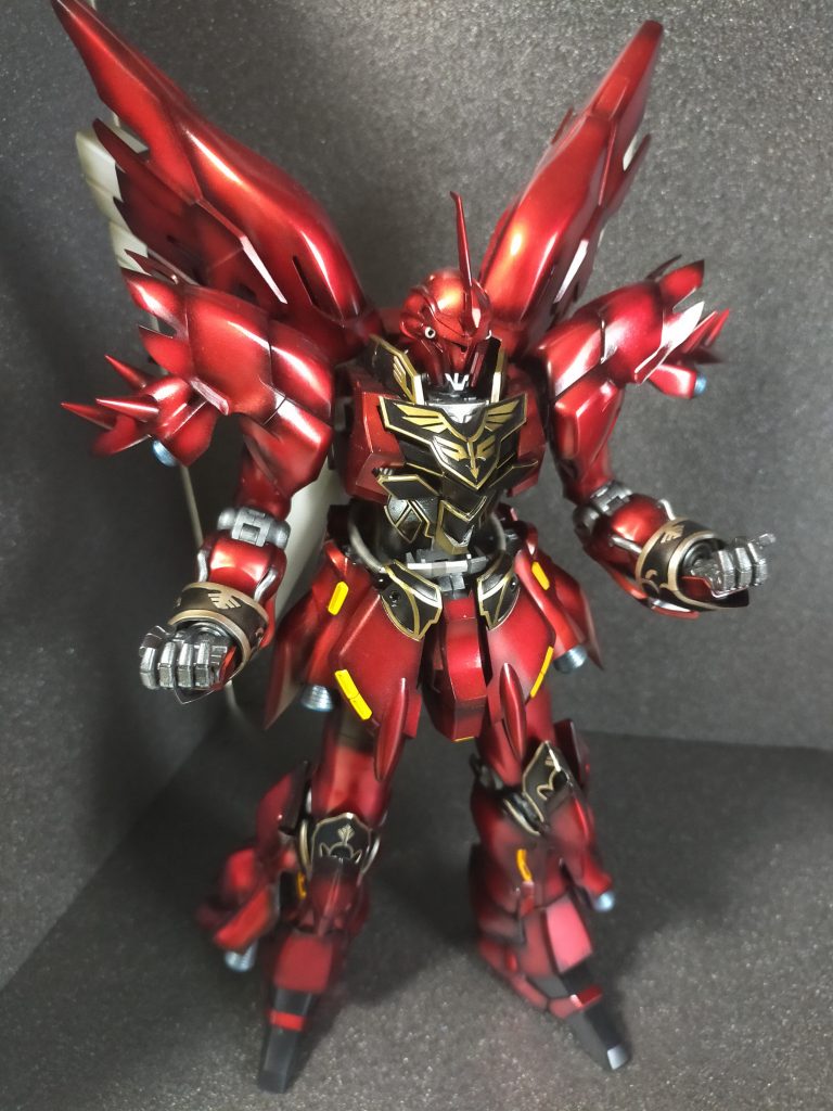 大人っぽくしたかったので、腰回りをすっきりさせて、スジ彫りを追加してシンプルにしました。