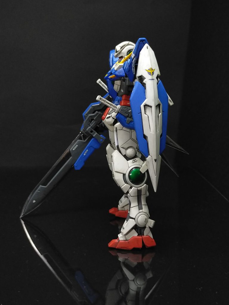 ブレードのメッキパーツはメタルプライマーを塗布してから墨入れ。