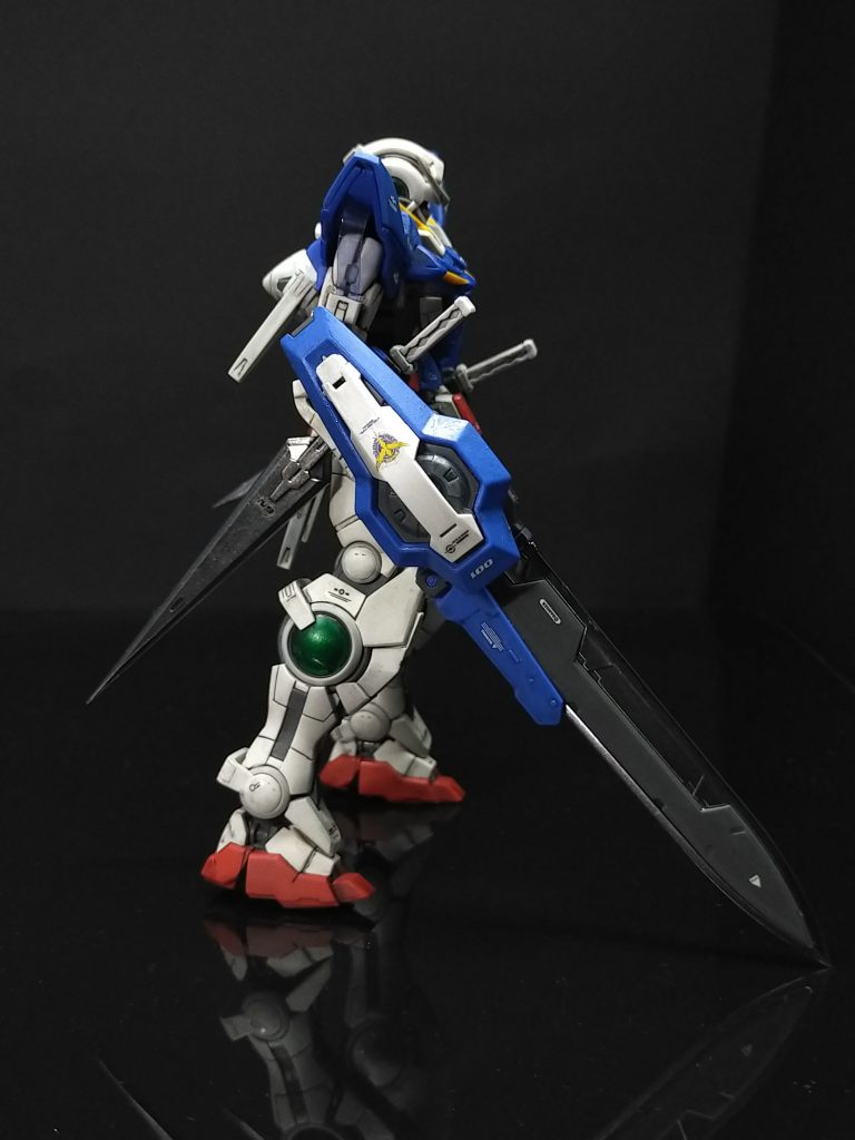 グリーンの部分はクロームシルバーを下地にガンダムカラーのメタグリーンを使用してその上からMr.カラーのクリアーGXを使用してみました。RGの成型色が思っていた以上に美しかったのでそれを活かせればと思い作成してみました。最後まで見て頂きありがとうございます。