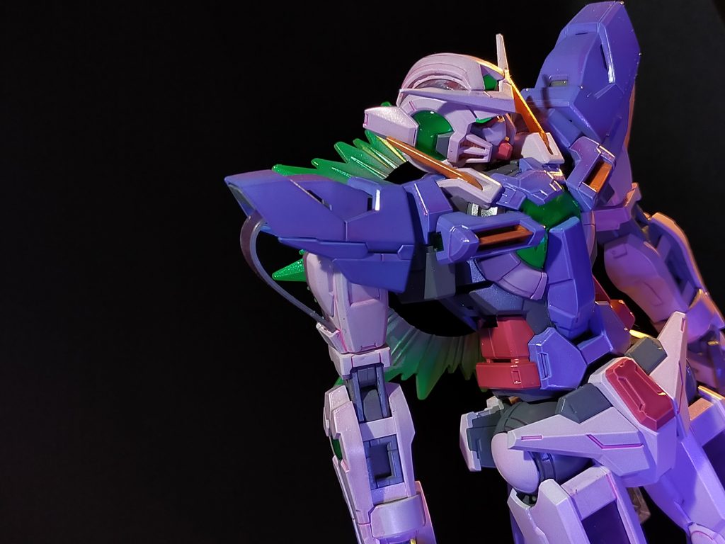 クリア系パーツには蛍光塗料を混ぜています。