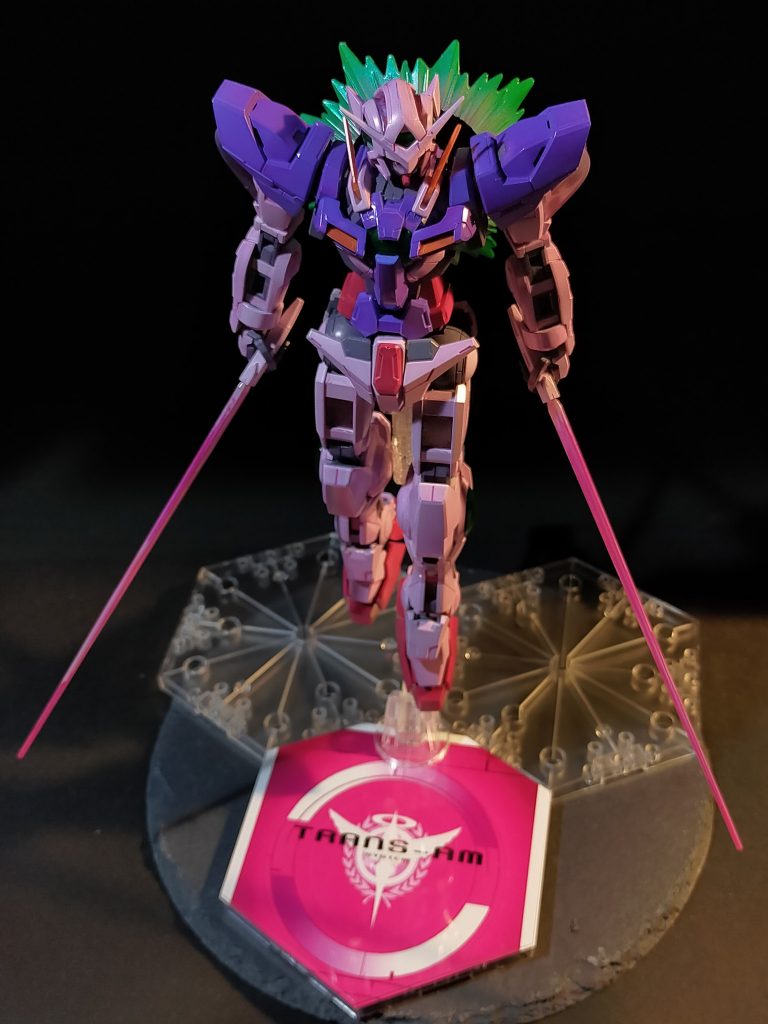 上から透明プラバンでカバーしただけのお手軽装飾ですが、いいアクセントになりました。