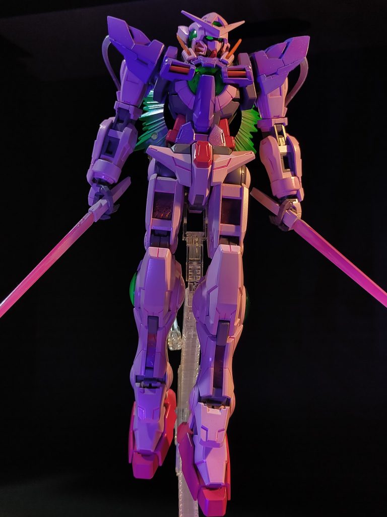 全体的に、偏光パール塗料を吹いてみました。メタリックではありきたりなのと微妙なきらめき具合を狙っています。