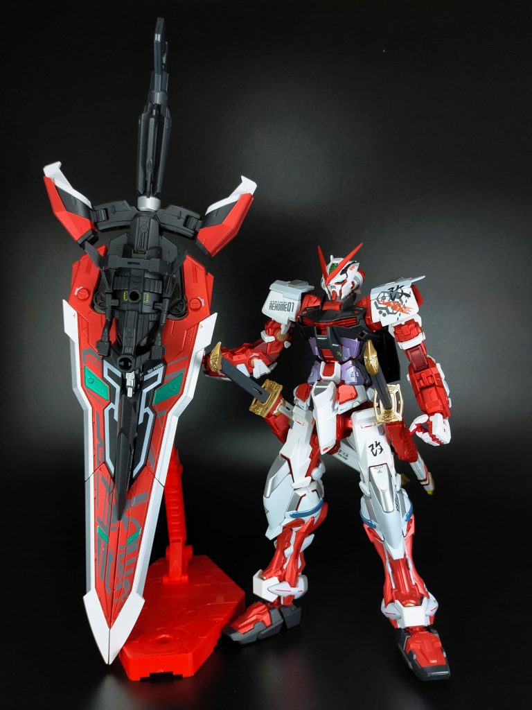 身の丈を遥かに越える大剣のソードフォーム。もはやスタンド無しでは支えられないズッシリ感が良いですね。ロマン。