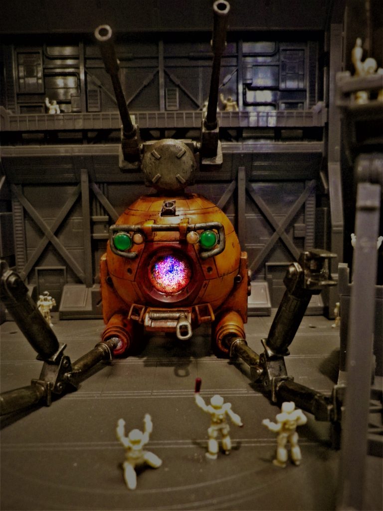 こちらは後に発掘された”第08小隊版ボール”です。このキットは簡易インジェクションでほぼほぼプラスチックの無垢となっているの上に一色の成形色、可動部分は殆どなし(足の付け根&腕の付け根位ですが(汗))(笑)同シリーズで”ラムネ&40” ”エスカフローネ” ”エヴァンゲリオン””覚悟のススメ”等発売されていました。