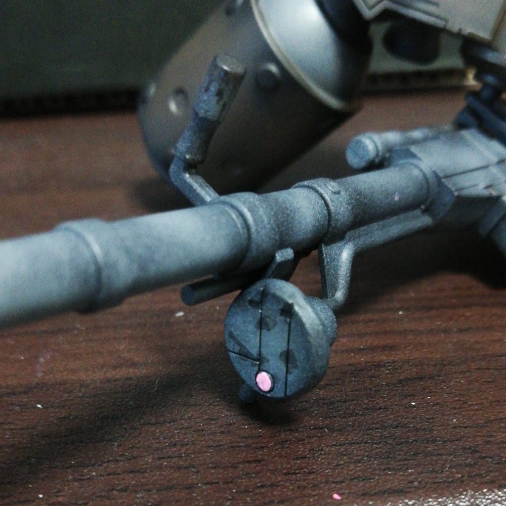 水性アクリルの上にスミ入れペンはアカンと学んだ。つや消しとも相性が悪い。 