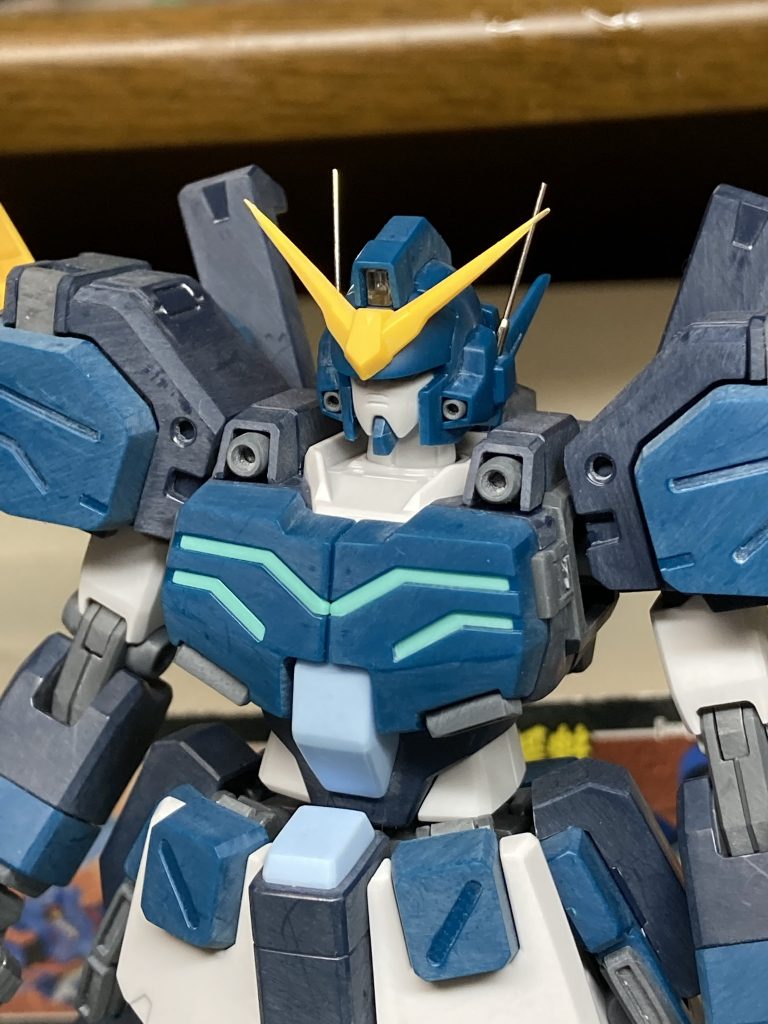 ブレードアンテナをシャープに削り、ロッドアンテナはHIQパーツのNRアンテナMサイズに。