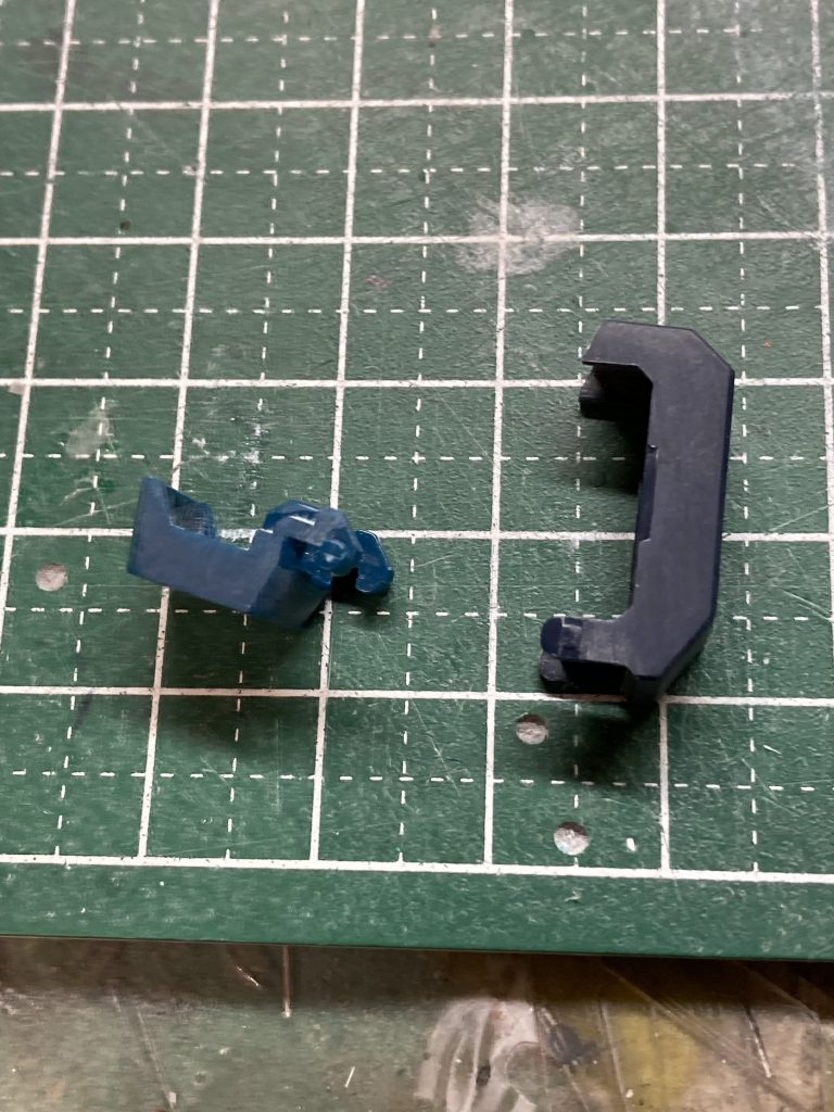 これらのパーツはクリアランス考えてちょっと削った方が良い部分があります。