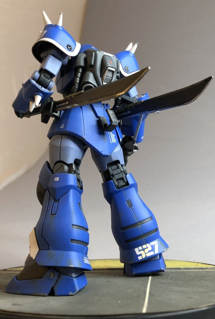 プロポーションも良好なので、小改修の上、部分塗装にて仕上げました。改修点は下記の通り。・モノアイをHアイズに変更・ショルダーアーマーにマルイチモールド追加・足首にもマルイチモールド追加・各部モールド掘り直し