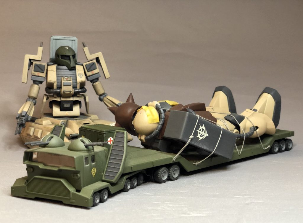 本体は全塗装とデカール貼りにて仕上げました。積み荷役はFGザクさんです。係留用ワイヤーはグレーの刺繍用糸です。