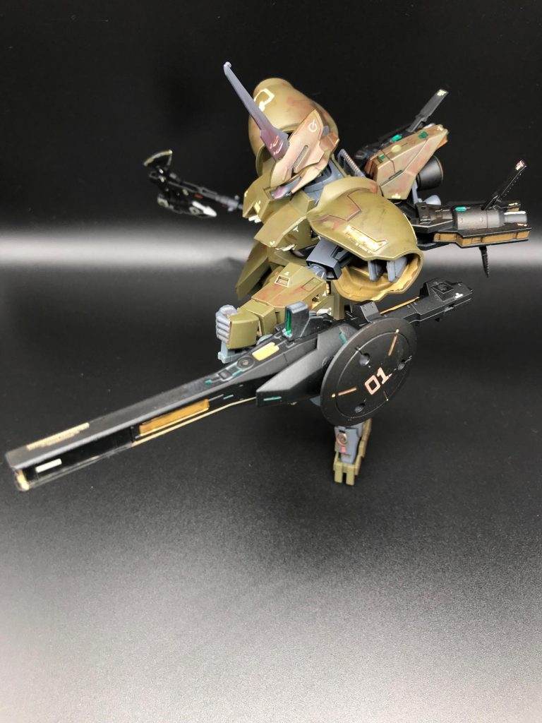 レールガンと背中のジェットパックは、30mmのタンクやマルチブースターのパーツなどからオリジナル組み立て。