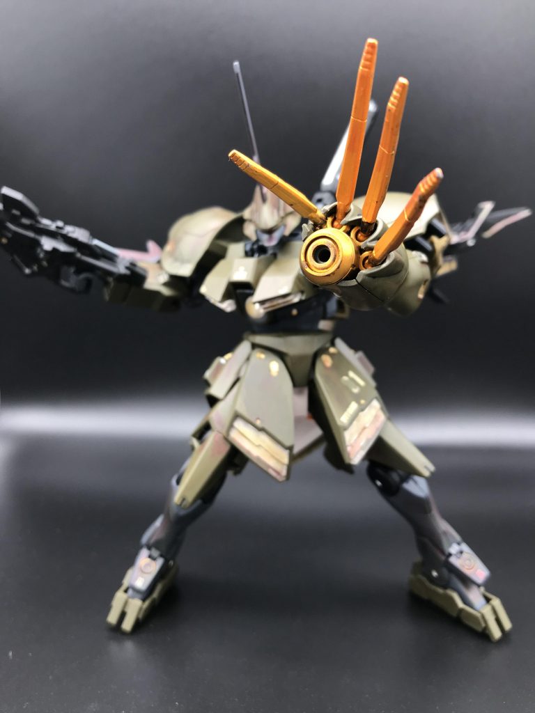 ヴァイブレーション・ネイルの試作品です。見た目は某ジオン機の腕のようですが設計図を流用した別物設定です。よく切れます。ビームも撃てます。
