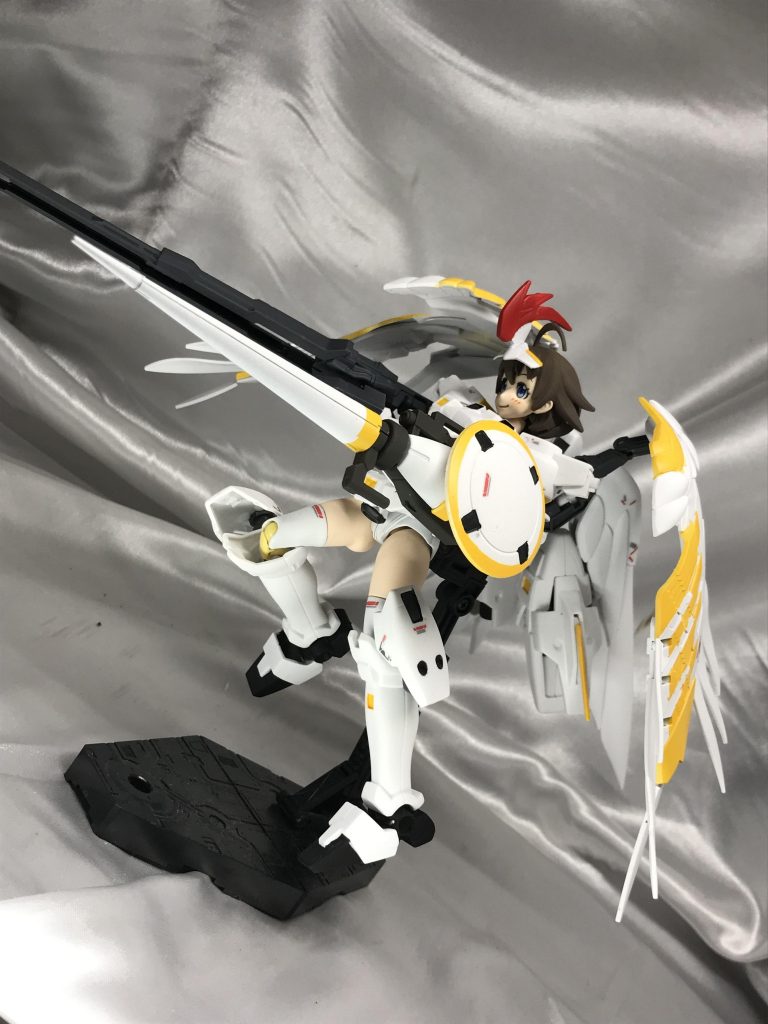 近接武器はヒートランス。大型ですがアーム保持で楽々保持できます。