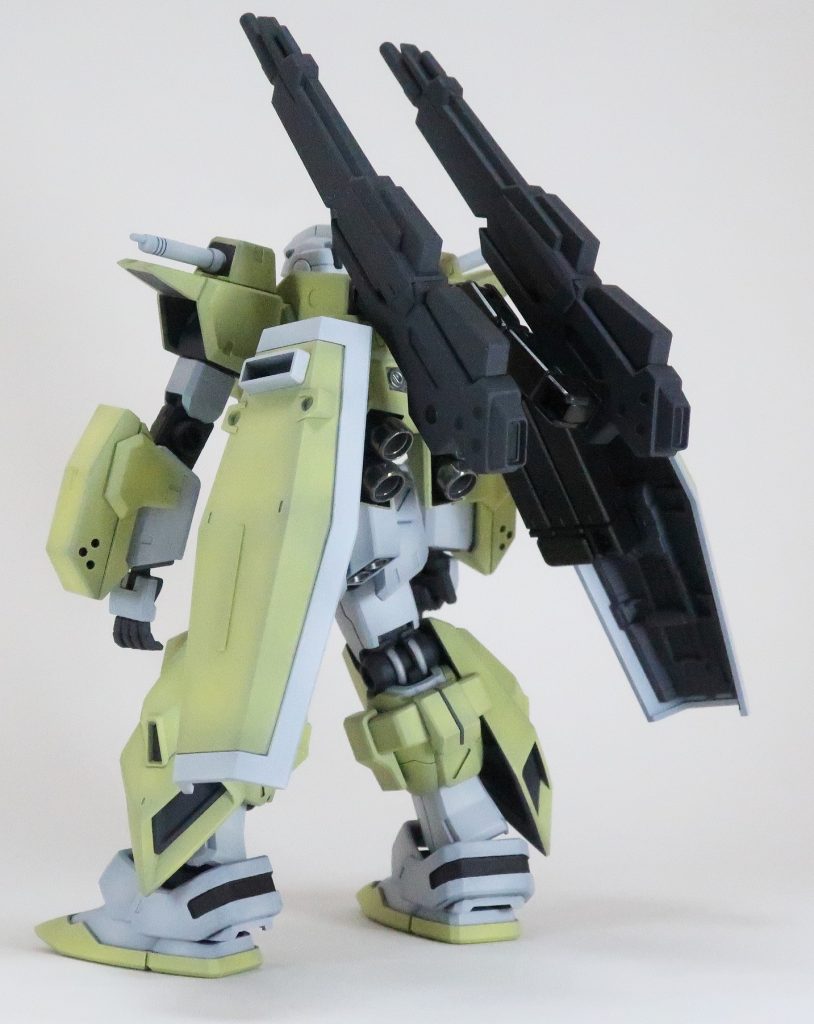 見ての通り、背中が非常に重いので後ろに倒れやすいです。