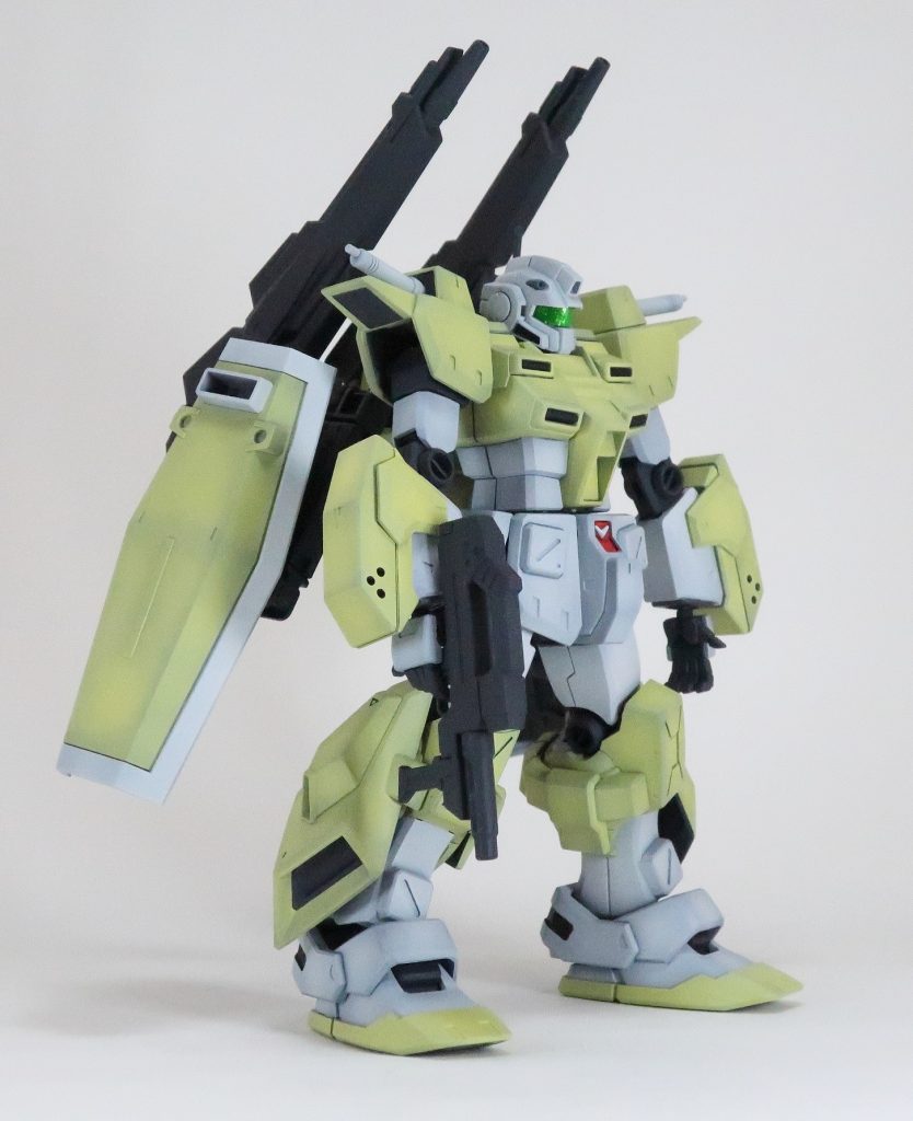 肩アーマー、前腕、アンクルアーマー等を合わせ目消しして後はめ加工しました。が、前腕は調整に失敗したのかスムーズに差し込めず、割れてしまいました･･･