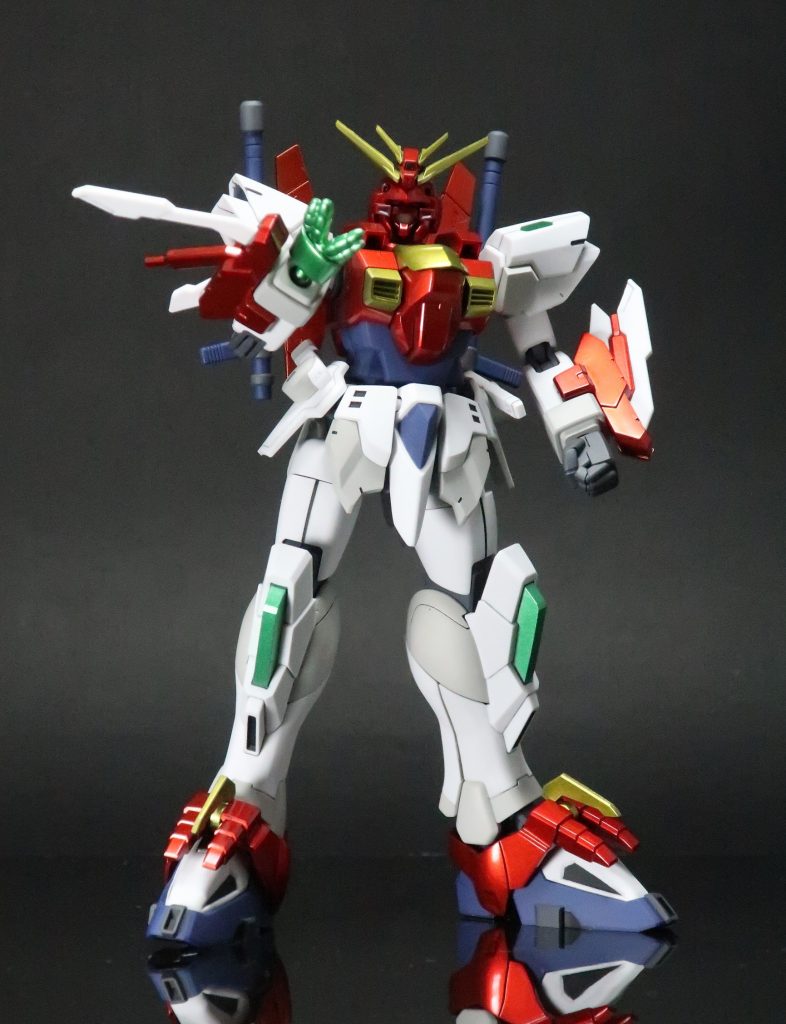 蹴り攻撃主体の機体という設定ですが、せっかくゴッドフィンガー用の手が付いているのでこれもメタリックグリーンで塗装しています。(シャイニングフィンガーっぽくなってしまった)