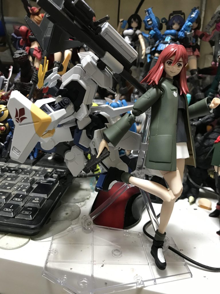 ちなみに足を失ったシオンちゃんはミニスカ生足を移植され元気に鉄華団入りしています。